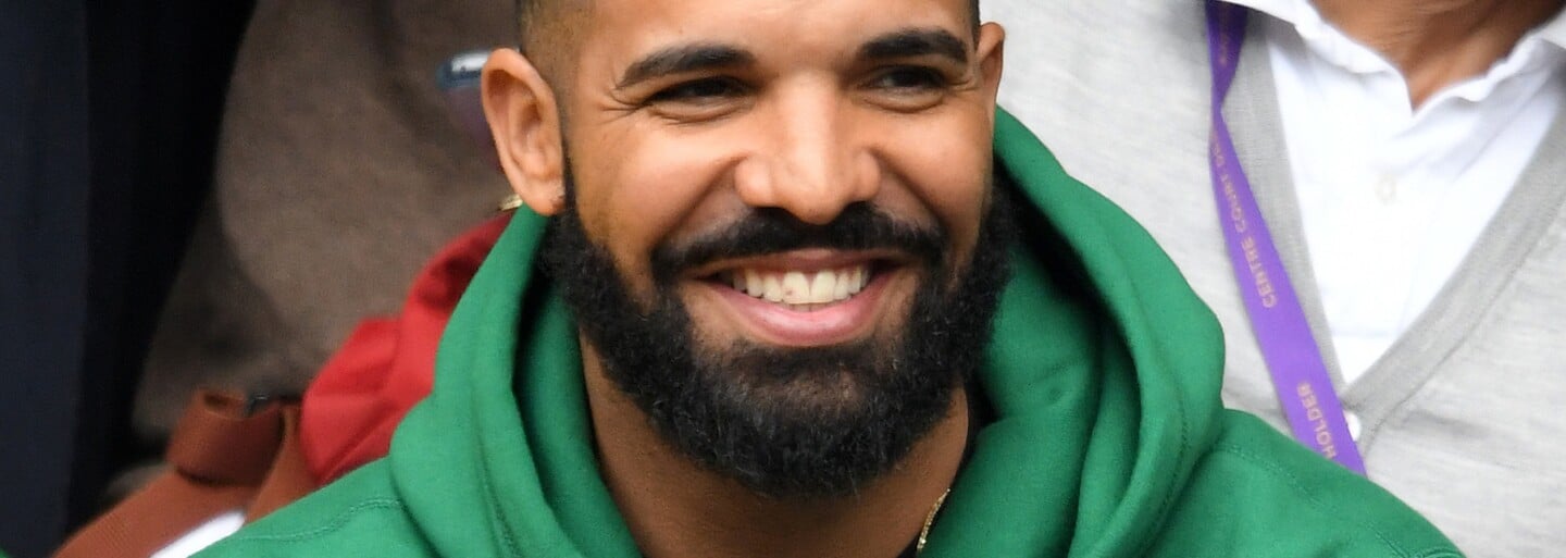 Drake zobral modelku na romantickú večeru na prázdny bejzbalový štadión. Po celý čas ich obsluhoval súkromný čašník