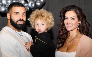 Drake zverejnil prvú fotku svojho syna, kvôli ktorému vznikol jeden z najväčších beefov amerického rapu. Na otca sa nepodobá Drake zverejnil prvú fotku svojho syna, kvôli ktorému vznikol jeden z najväčších beefov amerického rapu. Na otca sa nepodobá