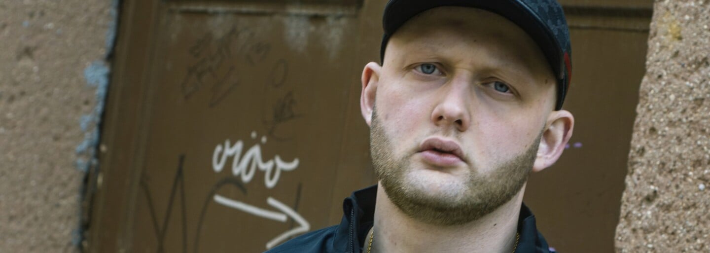 Dřív jsem úplnej svatoušek nebyl, ale můj trestní rejstřík zůstal čistej, tvrdí Esposito z FNL. Illegal money pro mě nejsou výzva