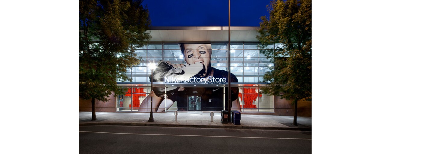 Drogově závislý muž ukradl z kamenné prodejny Nike neuvěřitelných 800 párů tenisek