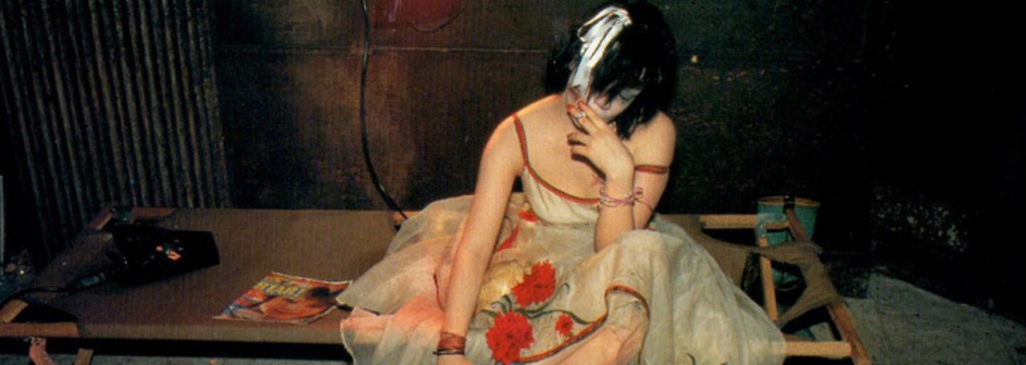 Drogy, sex a utrpenie. Nan Goldin svojimi fotografiami zachytáva život ľudí, o ktorých sa v spoločnosti nemalo hovoriť