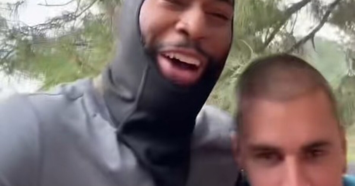 VIDEO: Justin Bieber zastavil a pomohl cizinci s porouchaným autem. Moment se stal virálním