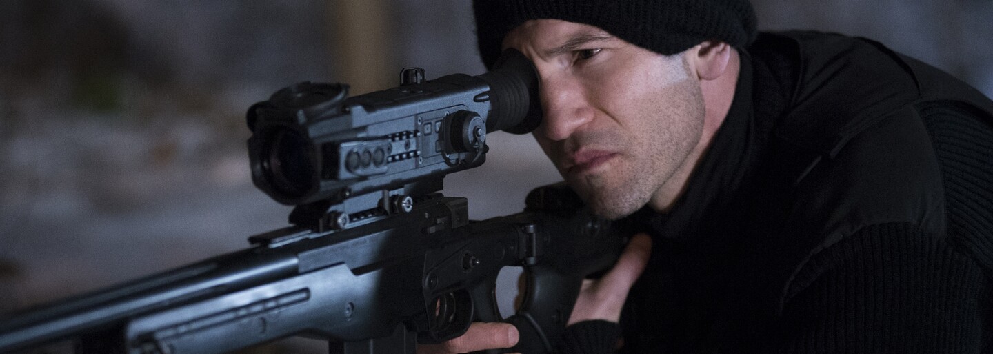 Drsný a krvavý Punisher s Jonom Bernthalom dorazí už budúci mesiac. Skráťte si čakanie sériou nových štýlových obrázkov