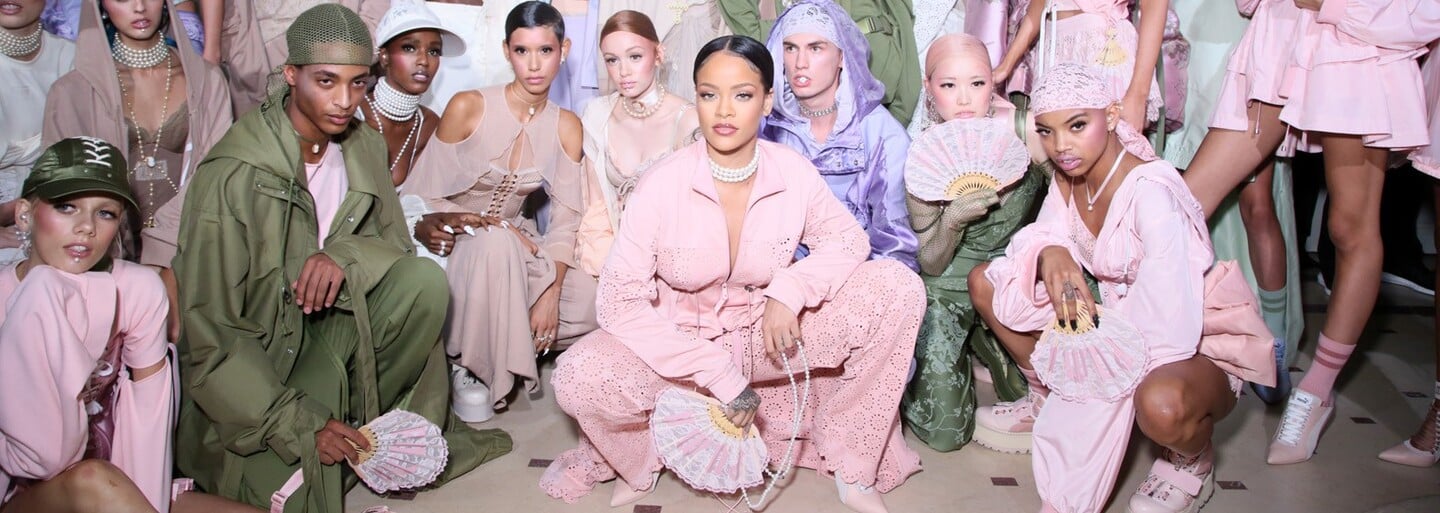 Druhá kolekcia Fenty x Puma prináša kúsky, ktoré by si v 18. storočí obliekla Marie Antoinette do fitka