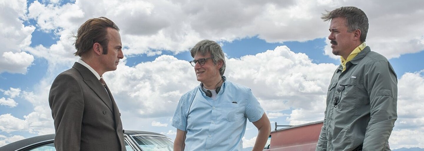 Druhá séria Better Call Saul v prvých záberoch odhaľuje Jimmyho premenu na Saula