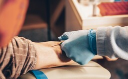Druhá vlna koronavírusu príde, no zatváranie škôl a obchodov nám už nepomôže, hovorí riaditeľ testovacej kliniky Alpha medical