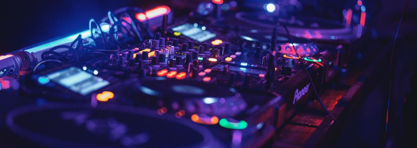 Drum & bass nie je len hudbou zdrogovaných. Spoznaj jeho bohatú históriu