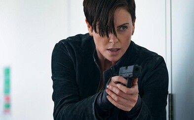 Dudley z Harryho Pottera honí nesmrtelnou Charlize Theron. Akční novinka od Netflixu slibuje akci na styl Johna Wicka Dudley z Harryho Pottera honí nesmrtelnou Charlize Theron. Akční novinka od Netflixu slibuje akci na styl Johna Wicka