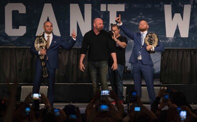 Dusno na tlačovke, ale aj pokus o zápis do histórie. Conor McGregor sa chce stať nesmrteľným, v ceste mu však stojí nepríjemný súper Dusno na tlačovke, ale aj pokus o zápis do histórie. Conor McGregor sa chce stať nesmrteľným, v ceste mu však stojí nepríjemný súper
