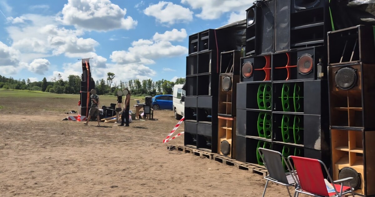 Policie u sousedů zastavila nelegální technoparty. Konala se v chráněné oblasti