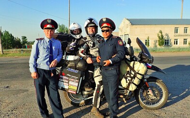 Dva Češi procestovali na motorce Mongolsko, Kazachstán, Bolívii a dalších 26 zemí. Za 560 dní ujeli 90 tisíc kilometrů (Rozhovor) Dva Češi procestovali na motorce Mongolsko, Kazachstán, Bolívii a dalších 26 zemí. Za 560 dní ujeli 90 tisíc kilometrů (Rozhovor)