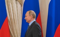Dva ruští poslanci veřejně vyzvali Putina, aby ukončil válku na Ukrajině. Hrozí jim až 15 let za mřížemi