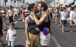 Dvě třetiny Čechů souhlasí s manželstvím homosexuálních párů, tvrdí studie