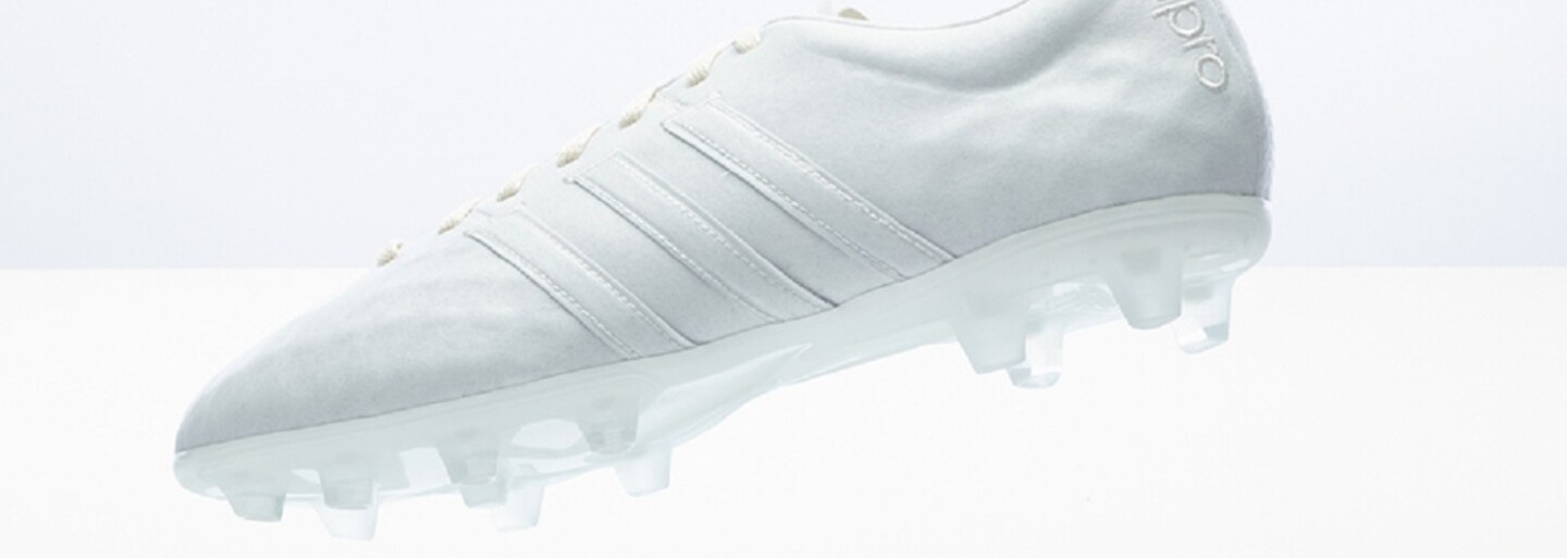 Dvojica limitovaných ekologických kopačiek od adidas vyniká dokonalým minimalistickým vzhľadom