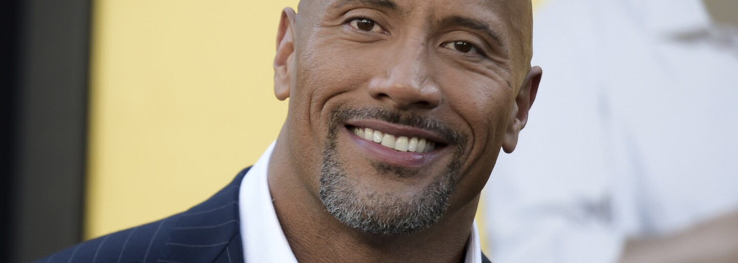 Dwayne Johnson dojal fanúšika, keď mu na premietaní daroval upravené auto. Je to za všetko, čo pre ľudí robíš, odkázal mu