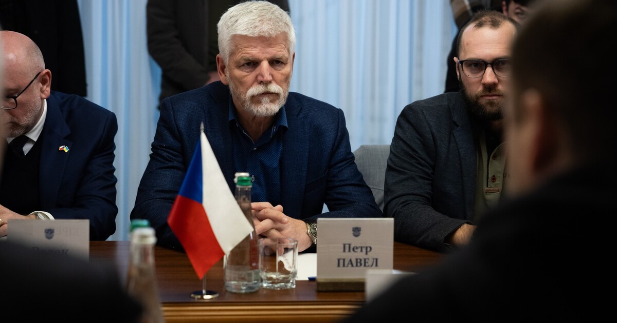 Prezident Pavel dorazil do Kyjeva. Podezřívá Rusko, že mír nemyslí vážně