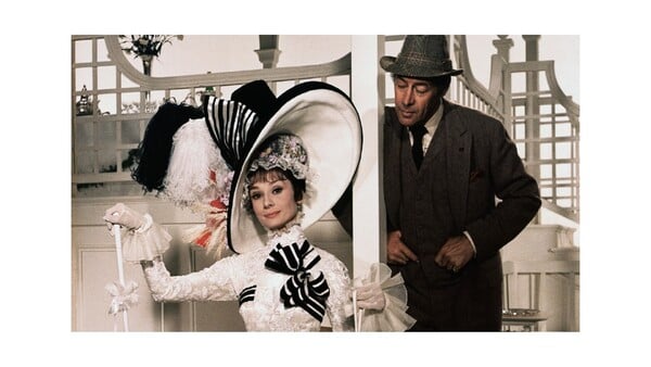 Nyní zase dál do minulosti. Jaké povolání původně vykonávala Líza Doolittle (Audrey Hepburn) v muzikálu My Fair Lady (1964)?