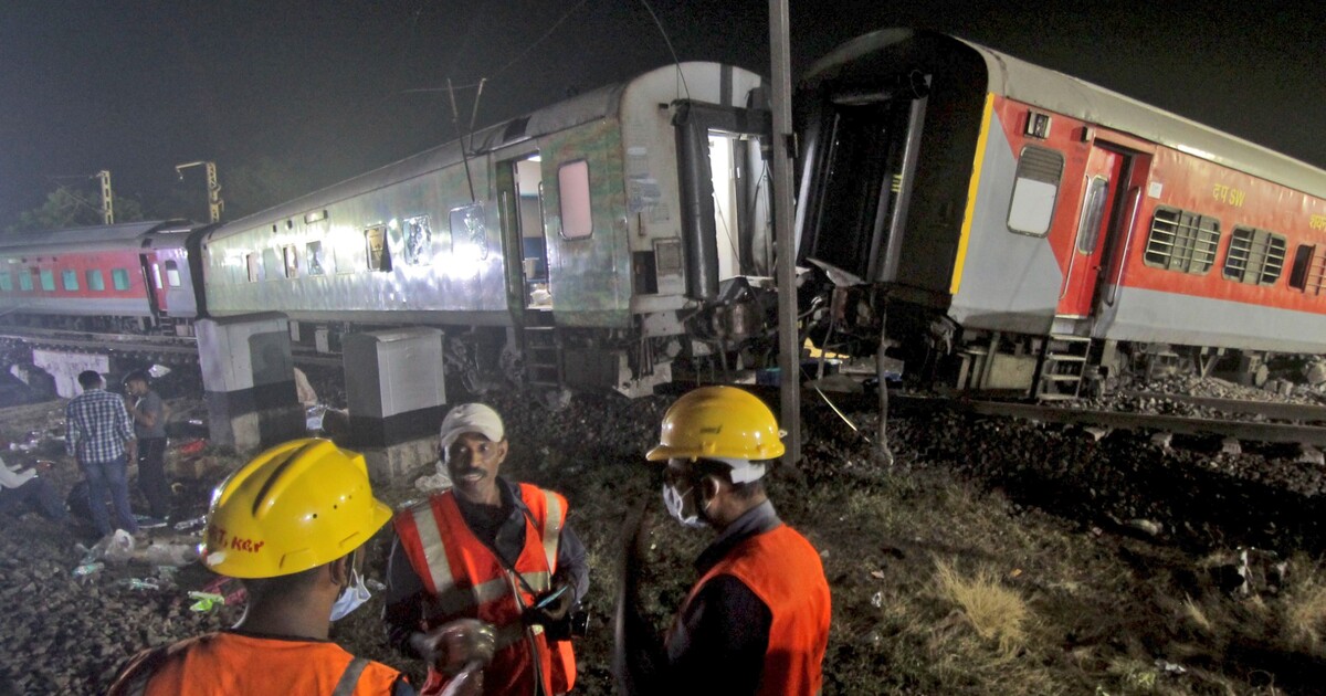 FOTO: Obrovská tragédie v Indii. Srážka vlaků si vyžádala nejméně 288 mrtvých a 850 zraněných