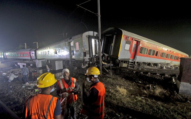 FOTO: Obrovská tragédia v Indii. Zrážka vlakov si vyžiadala najmenej 288 mŕtvych a 850 zranených