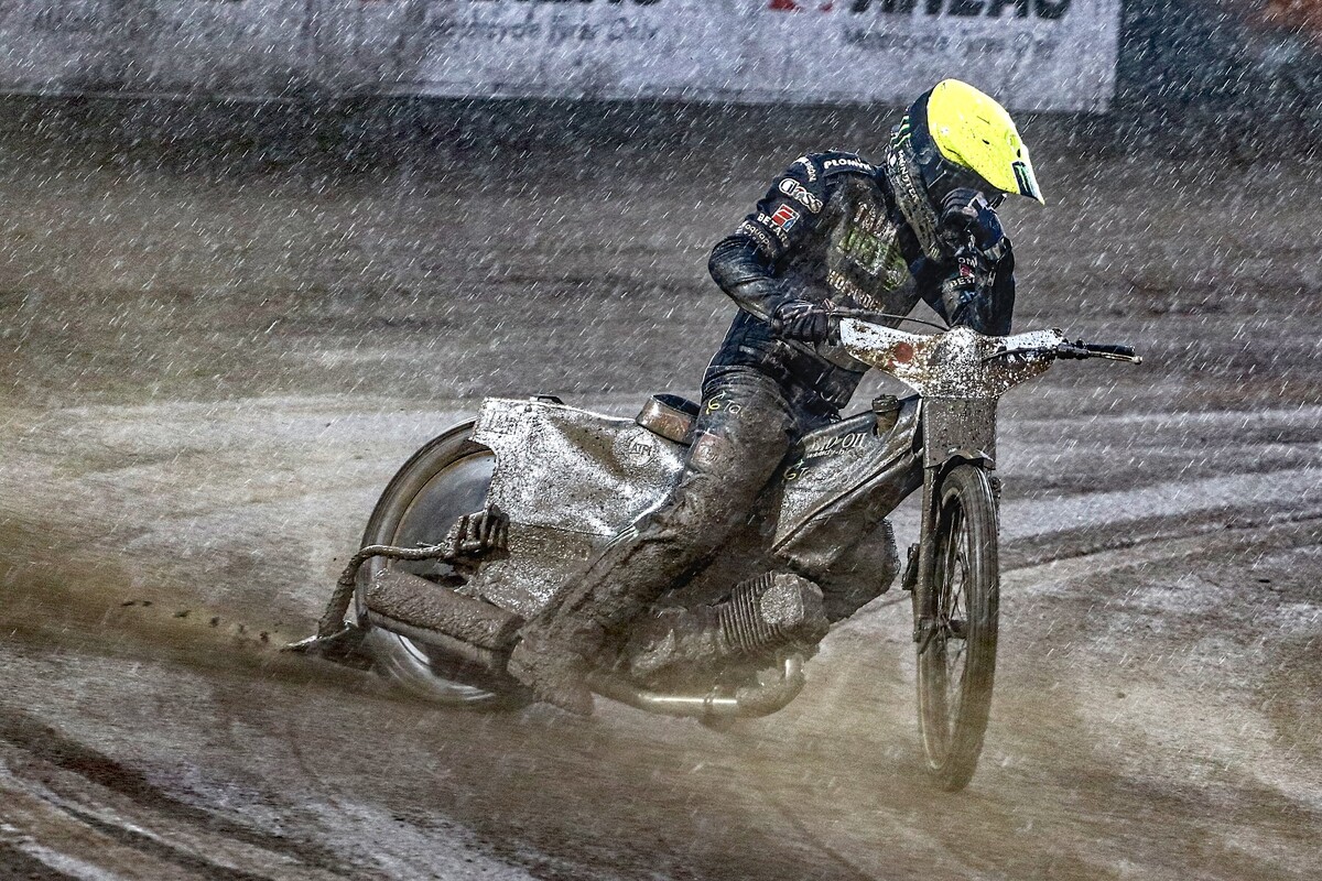 Motorismus, 2. místo: Vojtěch Zavřel (Speedwaylive.eu), snímek V kapkách deště.