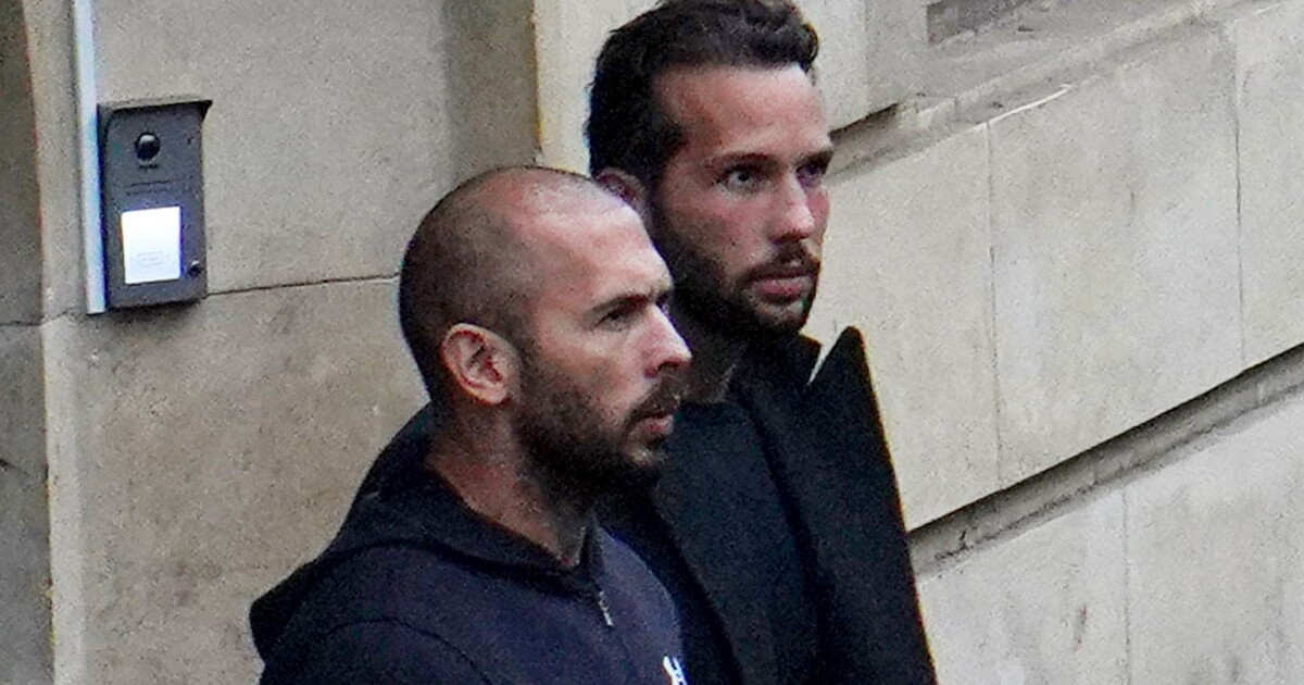 Bratři Andrew a Tristan Tateovi prohráli soud. Policie jim zabaví pořádný balík peněz