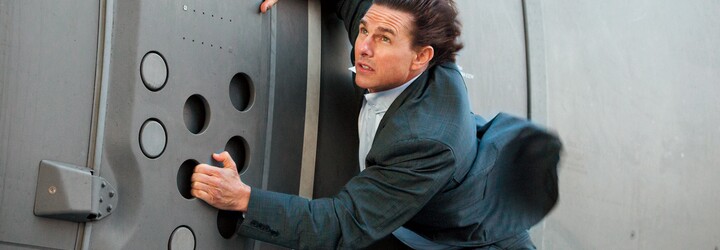 Tom Cruise sedí na lietadle, ktoré letí dolu hlavou. Vitaj v úplne bežnom dni na natáčaní Mission: Impossible 8