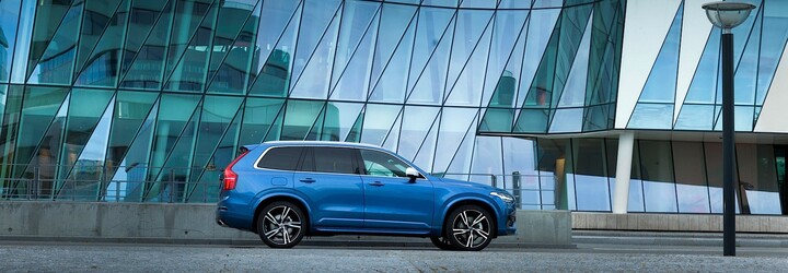 Najnovšia pýcha Volva, populárne XC90, sa ukazuje v atraktívnom, športovo ladenom pakete R-Design