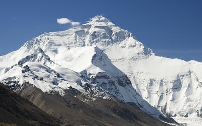 Mount Everest „narástol“ o takmer 1 celý meter, oznámila Čína spoločne s Nepálom.