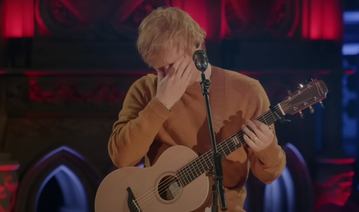 Ed Sheeran sa za emočné zrútenie pred svojimi fanúšikmi cítil previnilo. „Som tu, aby som ich zabával, nie im prinášal depresiu,“ hovorí.