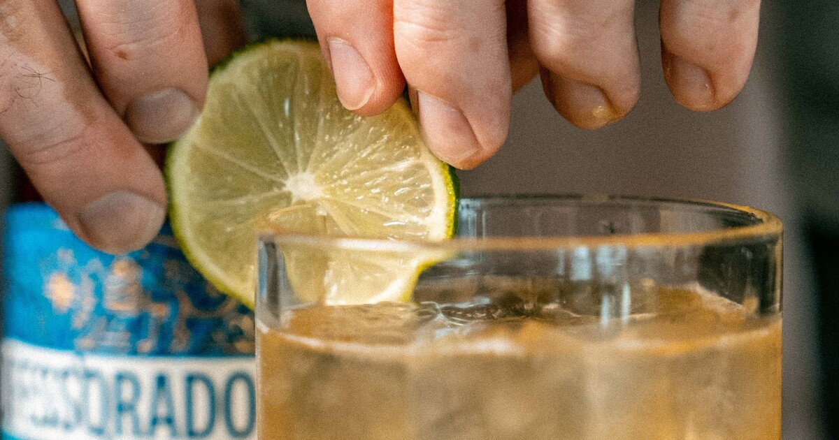 Policie odhalila drink spiking gang. V Belgii majitelé barů takto znásilnili nejméně 41 žen