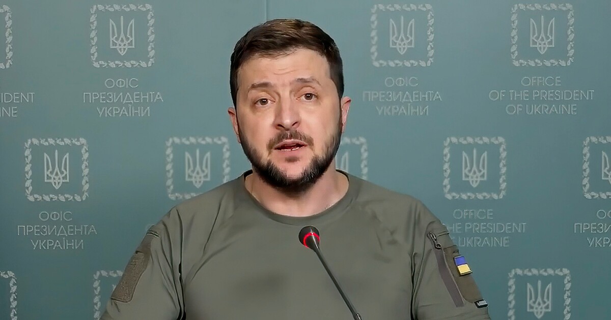 Zelenskému na jaře končí mandát, válkou zmítanou zemi však zřejmě povede dál