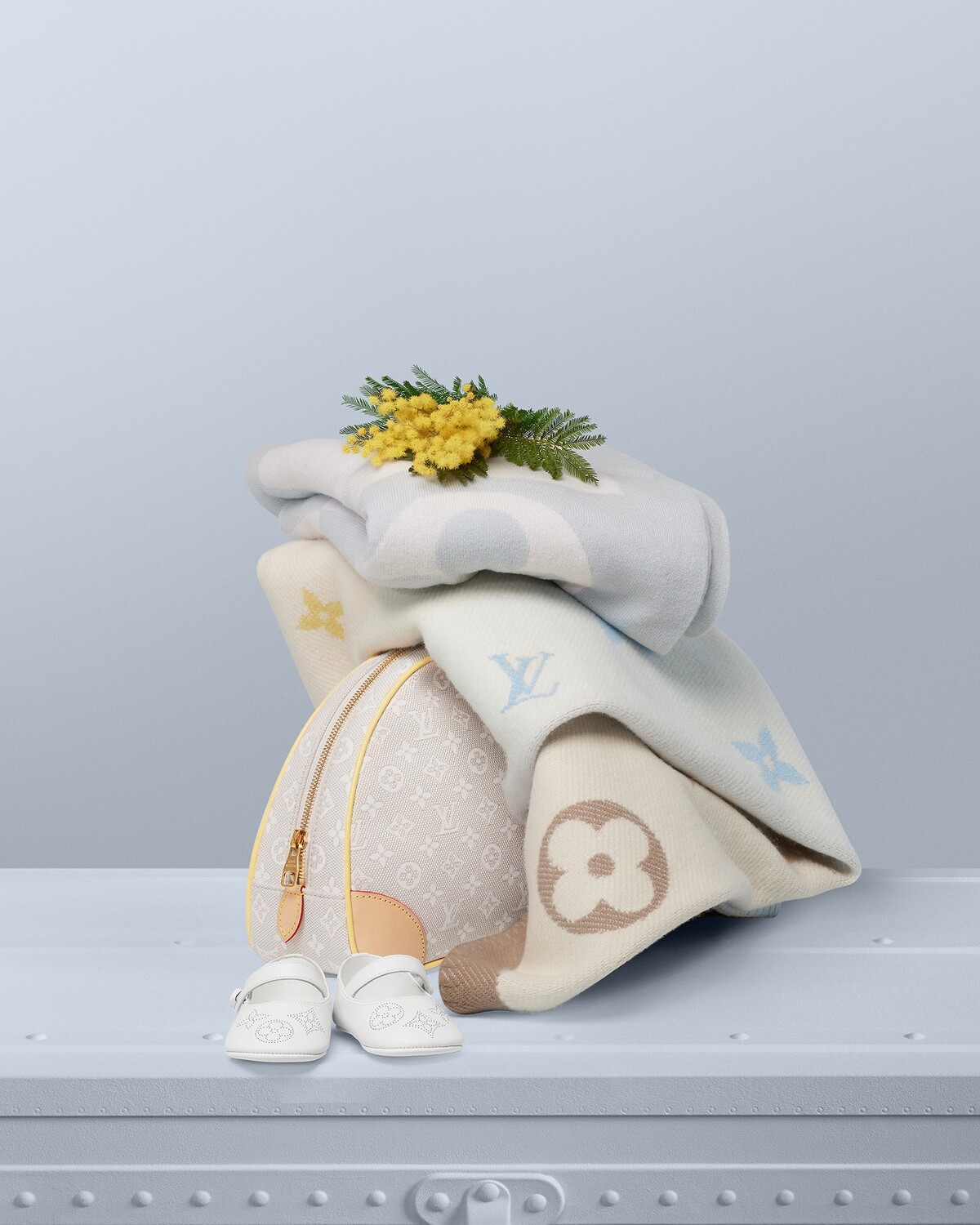 Luxusné kašmírové deky sú v predaji za 1 250 eur. Kozmetická taška pre bábätká stojí 790 eur.