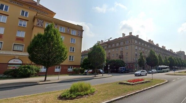 Jedná se o nejmladší město v Česku. Vyhlášeno bylo v roce 1955 a vyrostlo tzv. na zelené louce. Jeho centrum zdobí široké bulváry a domy ve stylu socialistického realismu. Poznáš, o které české město jde?
