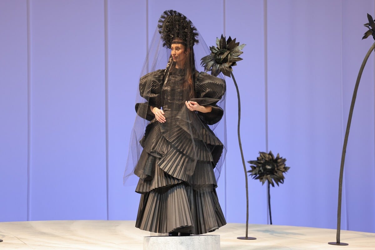 Divadelný kostým pre hlavnú postavu opery Krútňava v Národnom divadle v Košiciach. Autorka dizajnu Simona Vachálková ArtD