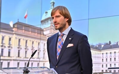 Přesně před rokem byly v Česku potvrzeny první případy koronaviru. Připomeň si výstup bývalého ministra Vojtěcha.