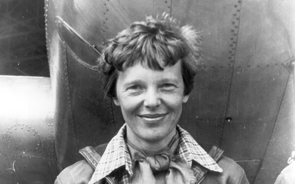 Ve kterém roce přeletěla Amelia Mary Earhart jako první žena Atlantský oceán?