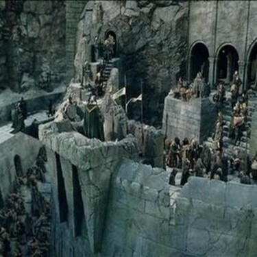 Kto zomrel prvý v bitke o Helm's Deep?