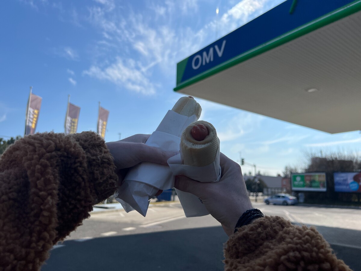 Hot-dogy z čerpacej stanice OMV.