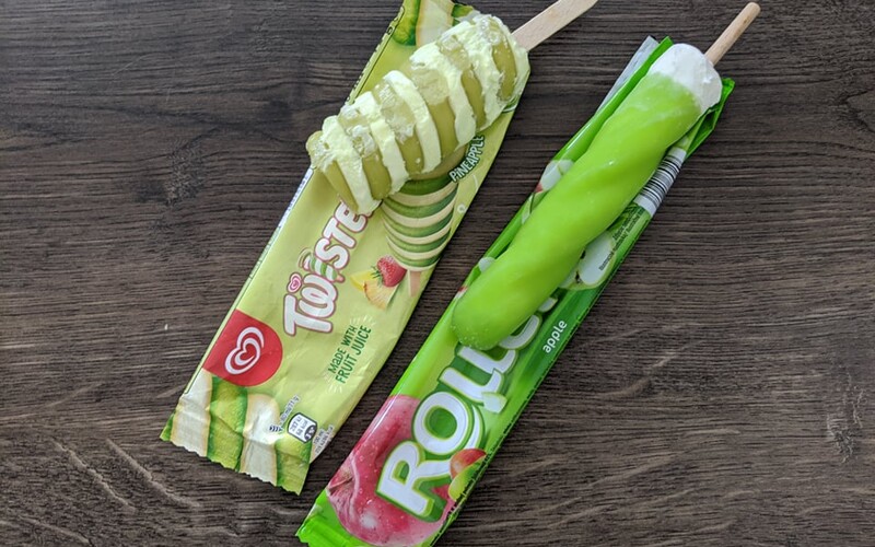Na našej ceste za najlepším ovocným nanukom sme z pultov potravinových reťazcov vykúpili všetky, ktoré sme našli. Hoci stoja menej ako jedno euro, niektoré z nich nás naozaj príjemne prekvapili. Ktorý z 10 ovocných nanukov, ktoré sme ochutnali, ťa počas horúcich letných dní osvieži najlepšie?