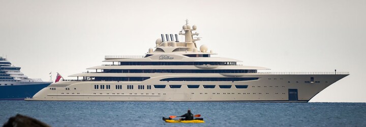 Německé úřady zabavily ruskému oligarchovi údajně největší superjachtu světa