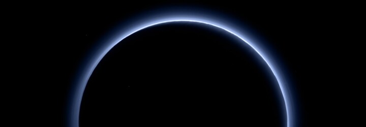 Tajomné Pluto opäť fascinuje: Jeho oblohe dominuje modrá a je podobná tej našej