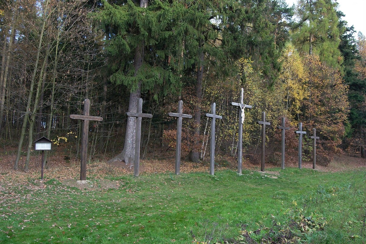 devět křížů