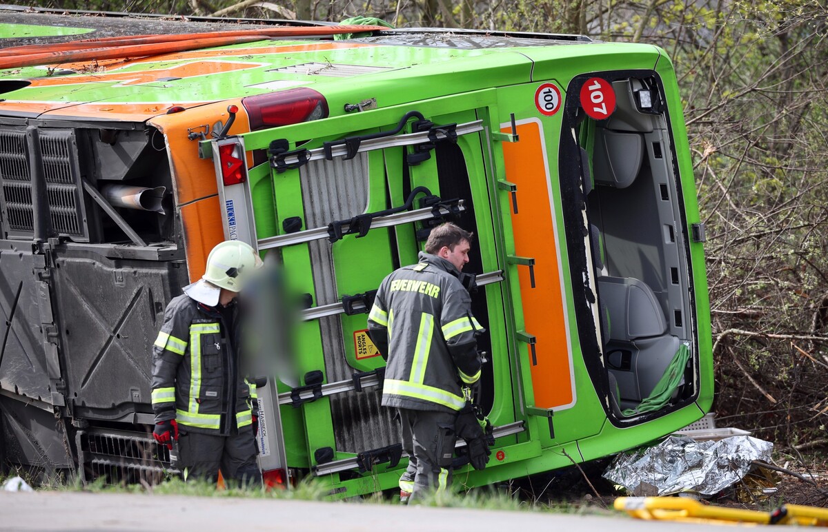 nehoda, autobus, FlixBus, Německo