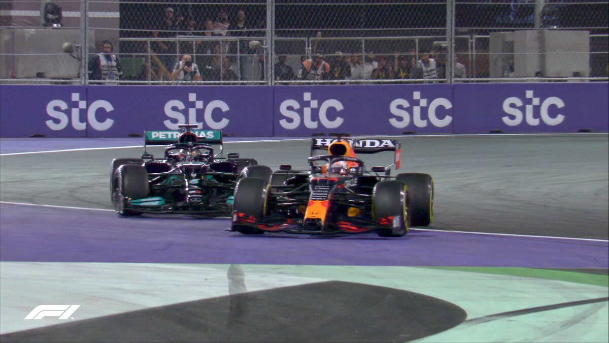 Verstappen vyniesol seba aj Hamiltona mimo trate.