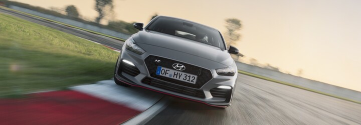 Přichází kladivo na Octavii RS. Famózní Hyundai i30 N útočí ve stylovém balení