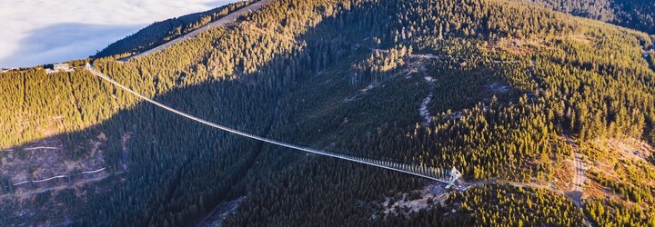 Unikátní most Sky Bridge 721 má první oběť. Bezpečnostní systémy neselhaly