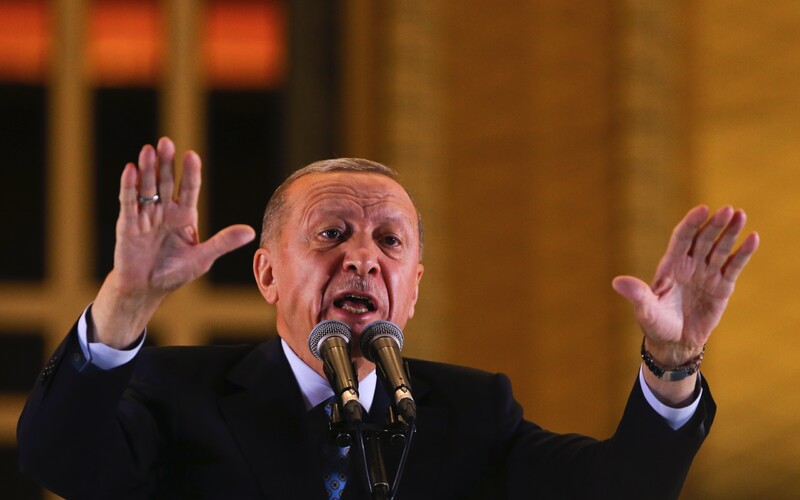 Turecko dalších pět let povede Erdogan. Volby označil za „nejdůležitější“ v novodobé historii země.