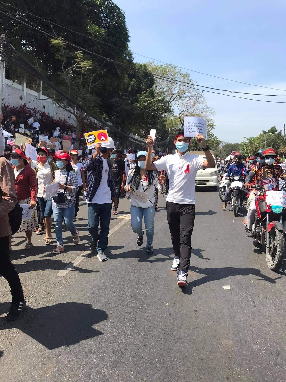 Protest v Yangone, na ktorom boli aj Yoonini rodičia.