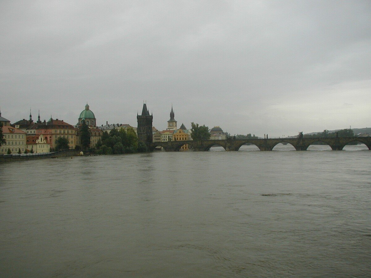 Povodeň v historickém centru Prahy.