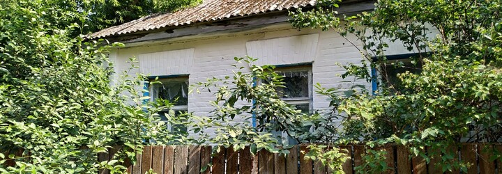 Černobylská havárie jí vzala rodinu, tak se vrátila do zóny. Mluvili jsme s babičkou, která bojovala proti radiaci